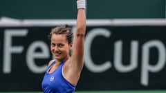 Czech Republic power past Spain into Fed Cup last four