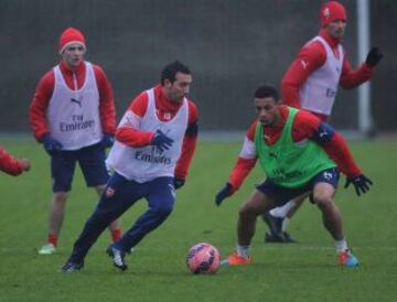 Arsenal se entrenó bajó la lluvia este sábado en Londres.