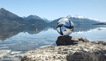 'OCEAUNZ' ha sido presentado como balón oficial de la Copa Mundial Femenina de la FIFA 2023. El noveno balón consecutivo creado por la marca deportiva para la Copa Mundial Femenina de la FIFA presenta la última tecnología vinculada para mejorar los datos y percepciones de los partidos.