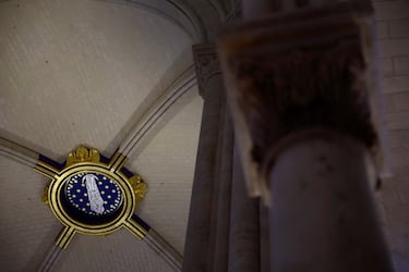 Vista de un detalle del techo durante la misa inaugural.