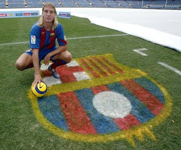 En enero de 2005 llega al Barcelona en el mercado de invierno procedente de River Plate