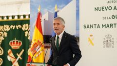 El ministro del Interior en funciones, Fernando Grande-Marlaska, interviene durante la inauguración del nuevo cuartel de la Guardia Civil en Santa Marta de Tormes, a 2 de octubre de 2023, en Salamanca, Castilla y León (España). Este edificio está incluido en las 500 actuaciones del Plan de Infraestructuras de la Seguridad del Estado 2019-2025 y cuenta con una inversión de más de tres millones de euros. El edificio consta de tres plantas y un sótano, con una superficie construida de 863 metros cuadrados. Se levanta sobre una parcela de más de 2.400 metros cuadrados.
02 OCTUBRE 2023;SALAMANCA;CASTILLA Y LEÓN;MARLASKA
Manuel Laya / Europa Press
02/10/2023