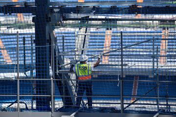 Así avanzan las obras remodelación y modernización del Santiago Bernabéu. Ni las lluvias de elevada intensidad caídas en la capital ni los efectos de la DANA climatológica que están afectando a toda España han frenado el ritmo de las obras cuya finalización está prevista para principio del mes de octubre de 2022, aunque es factible que la finalización de la reforma finalice unos meses antes de lo previsto.