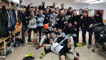 Los jugadores del M&eacute;rida celebran el pase a la segunda ronda de Copa del Rey.