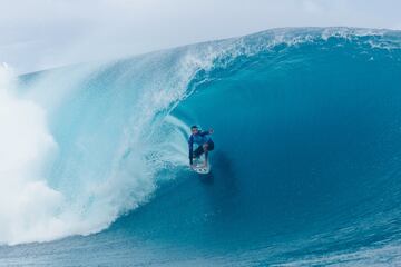 Teahupoo se pone grande y regala una jornada de surf para la historia