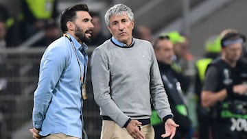 Quique Seti&eacute;n y &Eacute;der Sarabia durante el partido de Europa League en San Siro. 