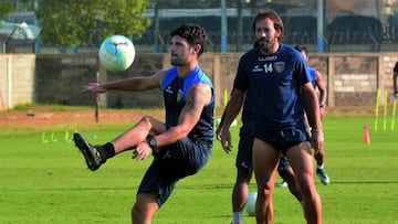 Gavilán y Calderón, durante un entrenamiento con el Chennaiyin.