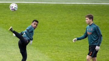 El Ajax vuelve a entrenarse pese a la suspensión de la Eredivisie