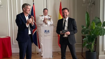 Juan Mara, nombrado Caballero del Imperio Británico.