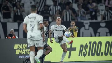 Eduardo Vargas no pudo ayudar a Atlético Mineiro