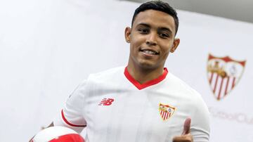 El delantero se convirtió en el traspaso más caro en la historia del Sevilla, que pagó 20 millones de euros a la Sampdoria.