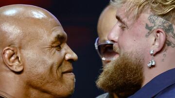 New York (United States), 14/05/2024.- Former heavyweight boxing champion Mike Tyson (L) and YouTuber and professional boxer Jake Paul come face to face during a pre-fight press conference at the Apollo Theatre in New York, New York, USA, 13 May 2024. The Tyson Paul heavyweight bout will be held at the AT&T Stadium in Arlington, Texas on 20 July 2024. (Nueva York) EFE/EPA/Peter Foley