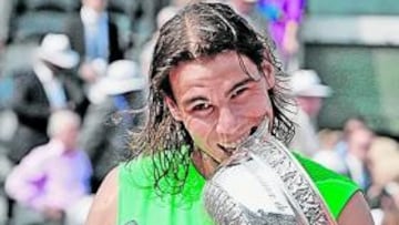 <b>ROLAND GARROS. </b>Nadal, tras vencer en el torneo parisino en 2008.