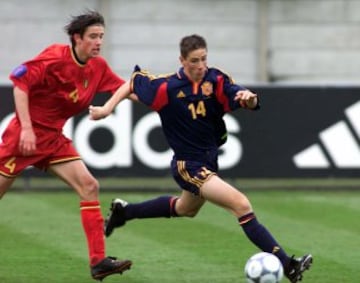 Fernando Torres en el Campeonato Europeo de Selecciones de Fútbol Sub-16 durante el año 2001. En imagen, contra Bélgica.