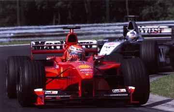 Eddie Irvine comparte posición con Valtteri Bottas en esta extraña lista. El británico, que estuvo diez años presente en la parrilla del Gran Circo, comenzó con el pie derecho la temporada 1999 gracias al triunfo que logró en Melbourne por delante de Heinz-Harald Frentzen y Ralf Schumacher, si bien posteriormente no pudo mantener este impulso para derrotar a final de año a Mika Hakkinnen, que consiguió su segundo Mundial con McLaren por tan sólo dos puntos de diferencia.