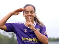Sakina Ouzraoui, celebrando un gol con el Tenerife.