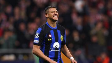 Soccer Football - Champions League - Round of 16 - Second Leg - Atletico Madrid v Inter Milan - Metropolitano, Madrid, Spain - March 13, 2024  Inter Milan's Alexis Sanchez reacts after missing a penalty during the shoot-out REUTERS/Violeta Santos Moura