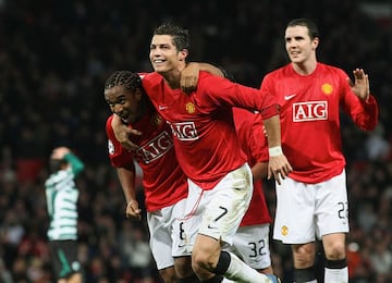 Cristiano celebra el 2-1 de falta directa durante la fase de grupos de la Champions League 07/08. 