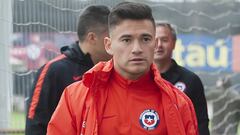 Aránguiz sigue luchando para estar frente a Brasil