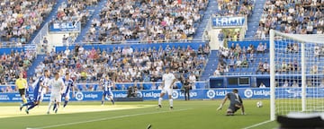 Dani Ceballos marca el primer gol del partido.