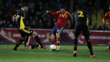 Sarabia remata en el amistoso ante Bélgica.