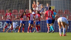 Marta Cardona celebra su gol al Levante Las Planas.