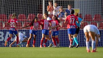 Marta Cardona celebra su gol al Levante Las Planas.