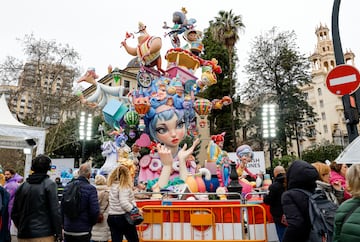 Este mircoles, 19 de marzo y da de San Jos, se celebrar el emocionante "Da de la Crem" en las Fallas de Valencia, donde ms de 700 monumentos que los artistas falleros han levantado por toda la ciudad ardern en un espectculo impresionante. Marcando el broche de oro de la fiesta ms emblemtica de Valencia y una de las ms multitudinarias de toda Espa?a. La noche se iluminar con fuegos artificiales.