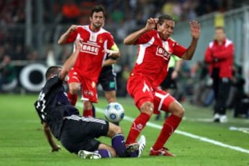 Witsel pisó a Marcin Wasilewski en el partido Anderlecht-Standard en 2009 dejando esta dura imagen. Le rompió la tibia y el peroné.  