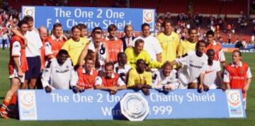 1999. El Arsenal de Wenger vence 2-1 al Manchester United y gana la Charity Shield.