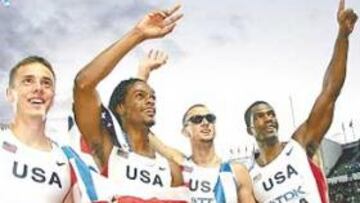 <b>CONFRATERNIZACIÓN. </b>Los campeones de 4x400 se arropan con su bandera, pero enarbolan la finlandesa.