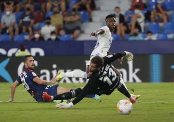 Vinícius Júnior marca el 2-2.

