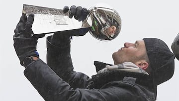 CJX01 BOSTON (ESTADOS UNIDOS), 07/02/2017.- El mariscal de campo de los Patriots de Nueva Inglaterra Tom Brady durante el desfile del equipo tras proclamarse campe&oacute;n de la Super Bowl en las calles de la ciudad de Boston, Massachusetts, Estados Unidos hoy 7 de febrero de 2017. EFE/Cj Gunther