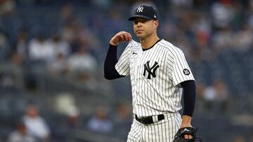 El lanzador Corey Kluber abandon&oacute; el juego entre Yankees y Blue Jays en la tercera entrada tras manifestar inconformidad en el hombro derecho.