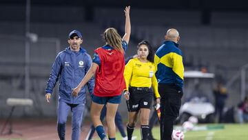 Priscila Flor Da Silva of America receives red card during the 9th round match between Pumas UNAM and America as part of the Torneo Clausura 2025 Liga MX Femenil at Olimpico Universitario Stadium on February 14, 2025 in Mexico City, Mexico.