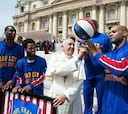 El Papa Francisco I es el dorsal 90 de los Harlem Globetrotters