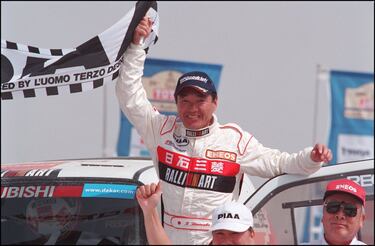 El japonés debutó en 1987 en el raid africano y siempre ha pilotado para Mitsubishi en el desierto. Su época de máximo esplendor llegó con el cambio de siglo, con los triunfos en 2002 y 2003 y los segundos puestos en 2001 y 2004, por detrás de sus compañeros de equipo Jutta Kleinschmidt y Stéphane Peterhansel. Quedó entre los diez primeros del París-Dakar durante once años consecutivos, entre 1994 y 2004 y el Rally Dakar de 2009 fue su participación número 21 y última en el rally, después de lo cual se retiró junto con la retirada de Mitsubishi del evento.