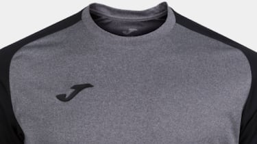 Esta es la camiseta de deporte de Joma en color negro y gris que todos andan buscando