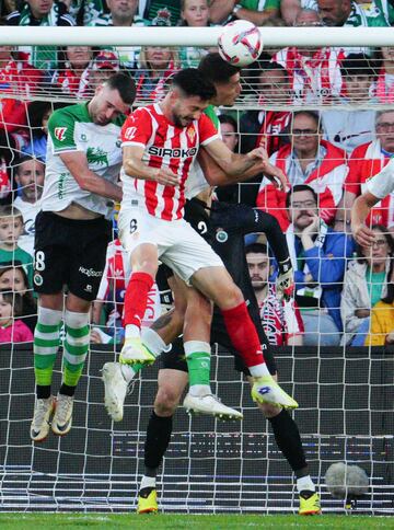 Manu Hernando y Javi Montero dieron un recital de cómo despejar balones.