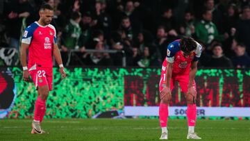 Jugadores del Espanyol se lamentan tras perder contra el Racing