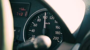 Quería echar gasolina más barata y le ponen 16 multas en un solo día: “Me quedé impactado”