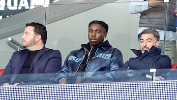 Moise Kean, en el palco del Metropolitano durante el Atlético-Valencia.