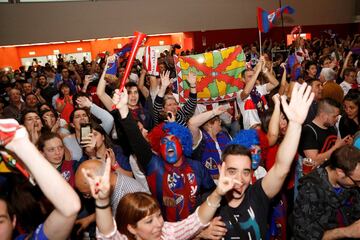 Aficionados del Huesca celebraron el ascenso a Primera División.