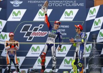 El piloto español de MotoGP Jorge Lorenzo, celebra su victoria en la carrera del Gran Premio Aragón de MotoGP 