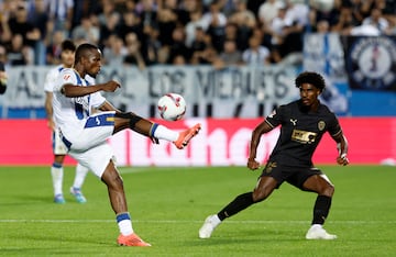 Cissé frente al Valencia. 