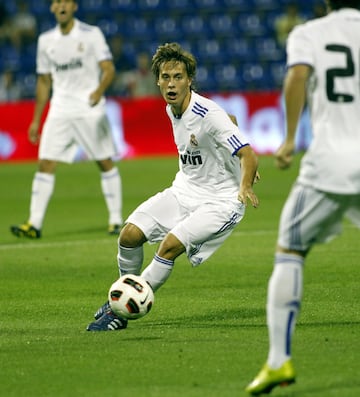 El 4 de agosto de 2010, debutó con el Real Madrid, anotando un gol en la victoria por 3-2 en el amistoso contra el Club América. 
Su debut en Liga fue el 29 de agosto, en un empate a 0-0 ante el RCD Mallorca. 
