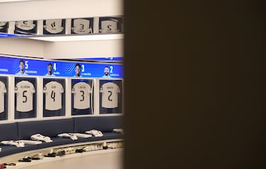 Vista general del vestuario del Real Madrid antes del partido de la primera jornada de la Fase de la Liga de Campeones de la UEFA 2025/26 entre el Real Madrid C.F. y el Olympique de Marsella en el Estadio Santiago Bernabéu.