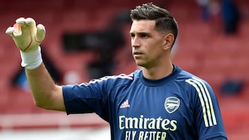 LONDON, ENGLAND - JULY 26: Emiliano Martinez of Arsenal warms up prior to the Premier League match between Arsenal FC and Watford FC at Emirates Stadium on July 26, 2020 in London, England. Football Stadiums around Europe remain empty due to the Coronavirus Pandemic as Government social distancing laws prohibit fans inside venues resulting in all fixtures being played behind closed doors. (Photo by Rui Vieira/Pool via Getty Images)