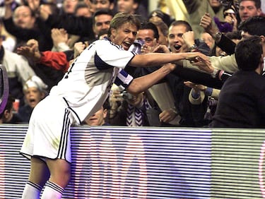 Guti nunca fue tan goleador como aquel año, cuando Del Bosque decidió ubicarle en ocasiones casi de falso nueve. El Submarino amarillo fue torpedeado tres veces por Guti, la única vez que consiguió un hat-trick en Liga. El primero, una volea genialoide desde fuera del área tras un centro medido de Roberto Carlos y que se coló por la escuadra de Vallejo. Muy probablemente el mejor gol de su carrera. Curiosidad: aquel fue el primer partido al que Lucas Vázquez asistió en el Bernabéu.