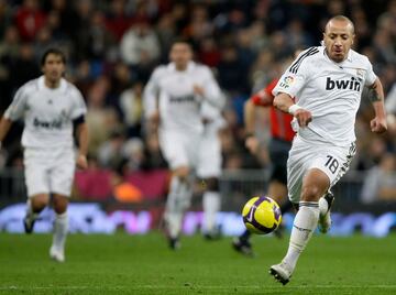 En enero de 2009 el Real Madrid pag¨® al West Ham 1,5 millones de euros por su cesi¨®n hasta final de campa?a. S¨®lo jug¨® 127 minutos en dos partidos.